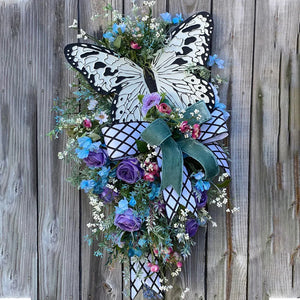 Open image in slideshow, Artificial Wreath Rose/With Fake Butterfly
